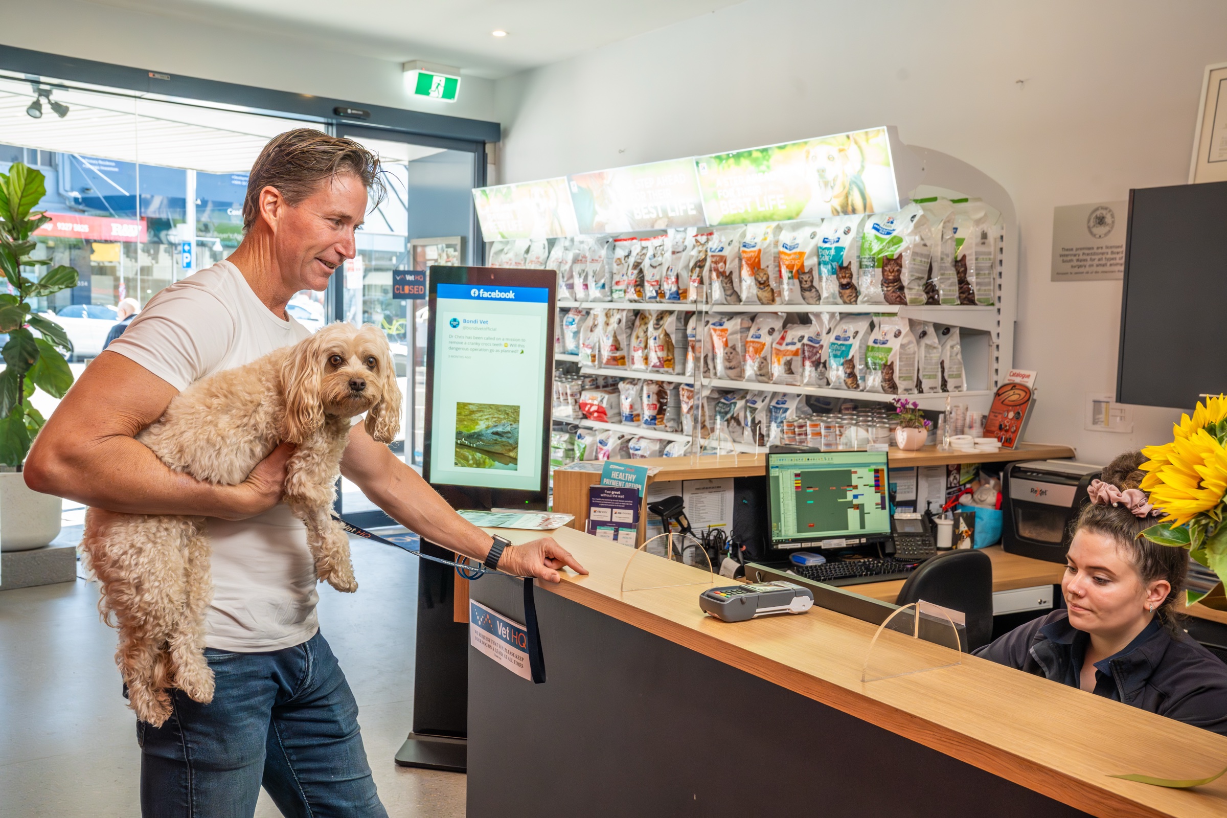 Engaging Pet Owners In-Store: How Point-of-Care Advertising Drives Sales